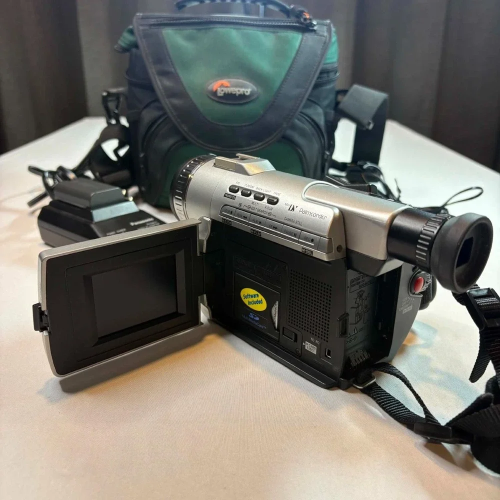 Panasonic Palmcorder MiniDV Camcorder Kit 20x Zoom Vintage Y2K Tested Bag Charge